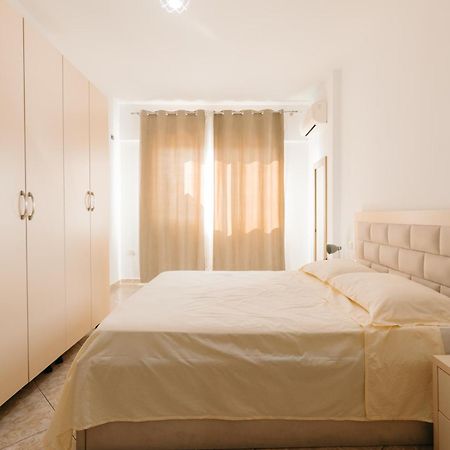 Rs Place 1-Bedroom Apartment Тирана Экстерьер фото