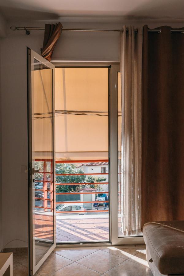 Rs Place 1-Bedroom Apartment Тирана Экстерьер фото
