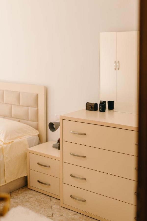 Rs Place 1-Bedroom Apartment Тирана Экстерьер фото